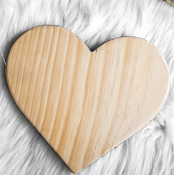 Resin Art on Wooden Heart Panel - Picture 6 of 11